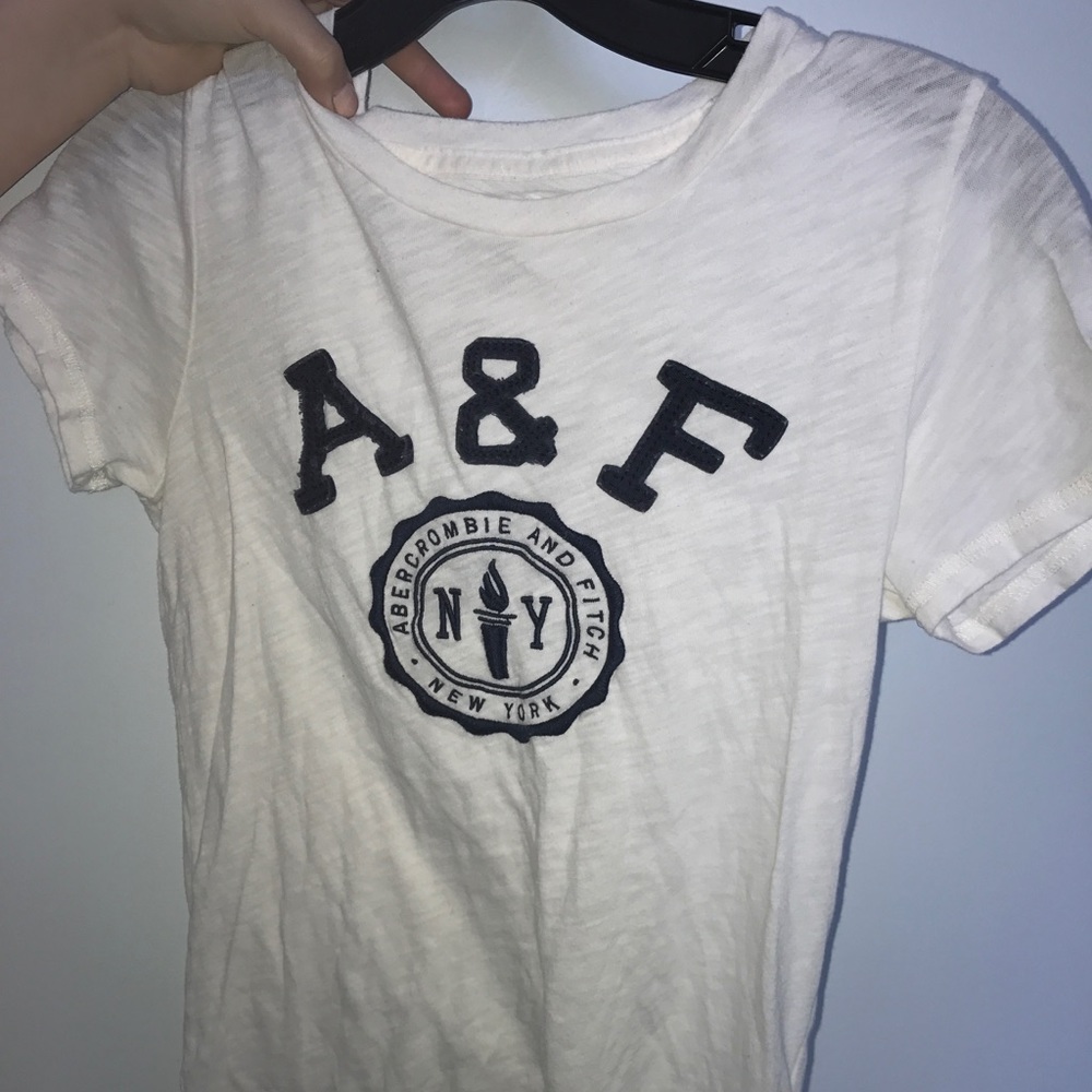 abercrombie white tee shirt💁🏼